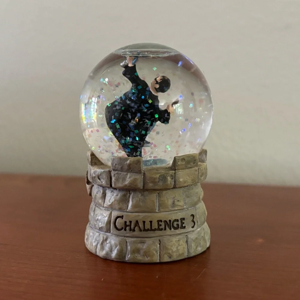 Harry Potter collectible Winged Keys mini Snow Globe - Picture 3 of 4
